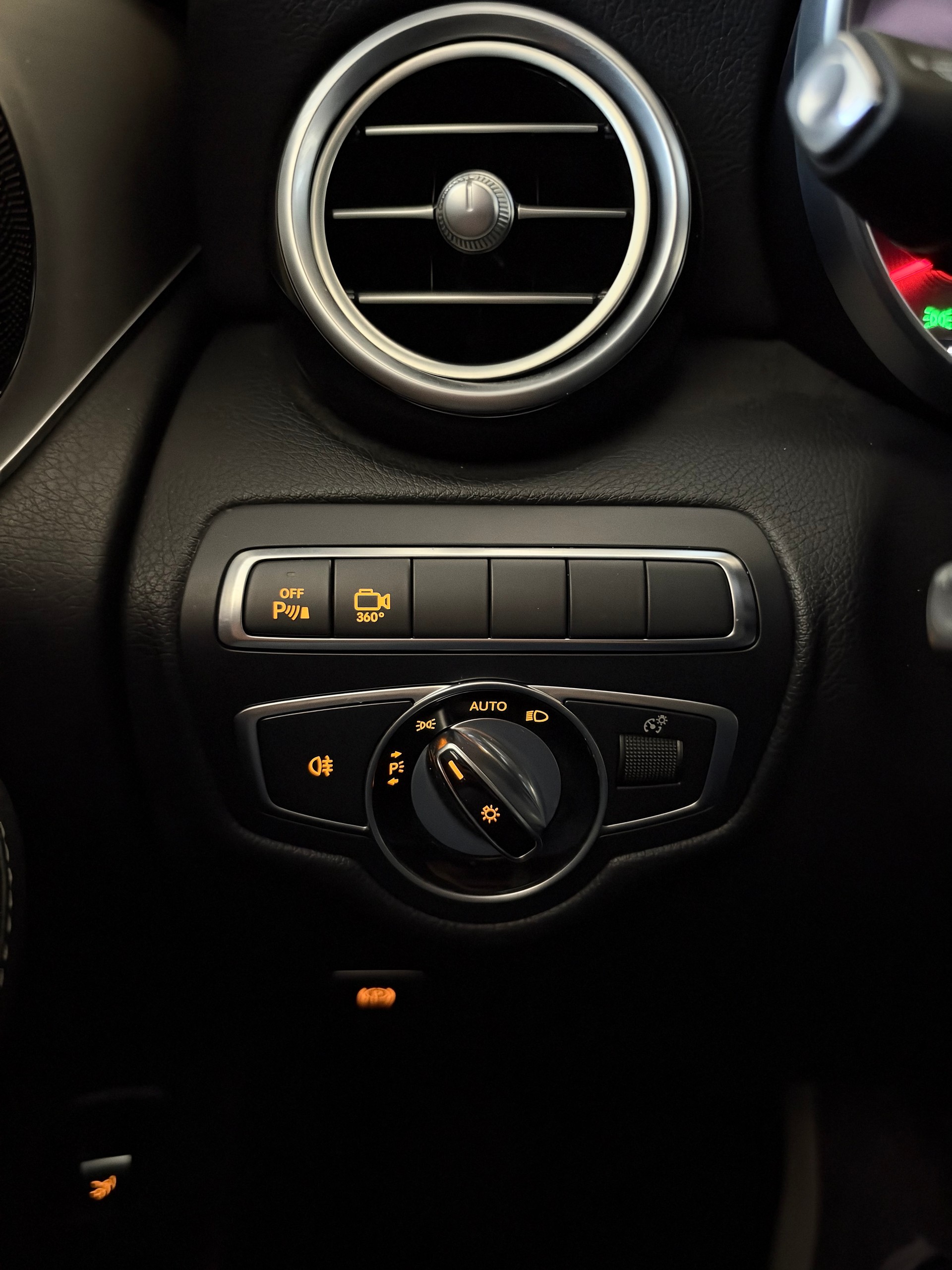 MERCEDES-BENZ GLC 250 d AMG Line 4Matic 9G-Tronic-image-13