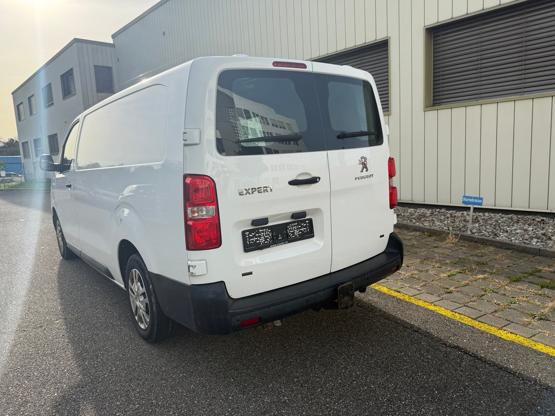 PEUGEOT Expert 2.0 BlueHDi 140 S&S Premium Long-image-2
