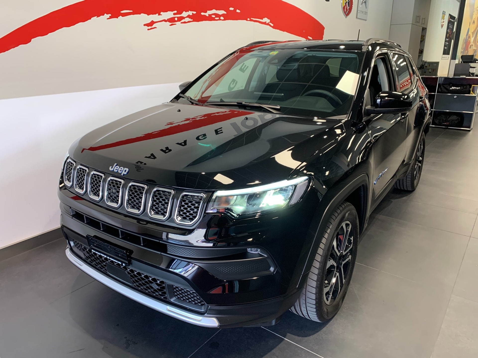 JEEP Compass 1.3 T PHEV Swiss Limited Plus AWD-image-1