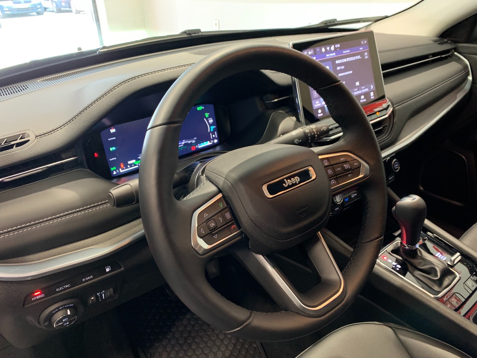 JEEP Compass 1.3 T PHEV Swiss Limited Plus AWD-image-5