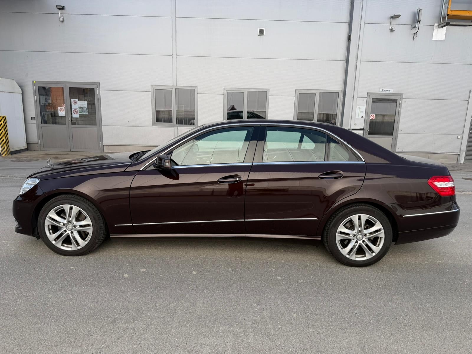 MERCEDES-BENZ E 350 CDI BlueEfficiency 4Matic 7G-Tronic-image-4