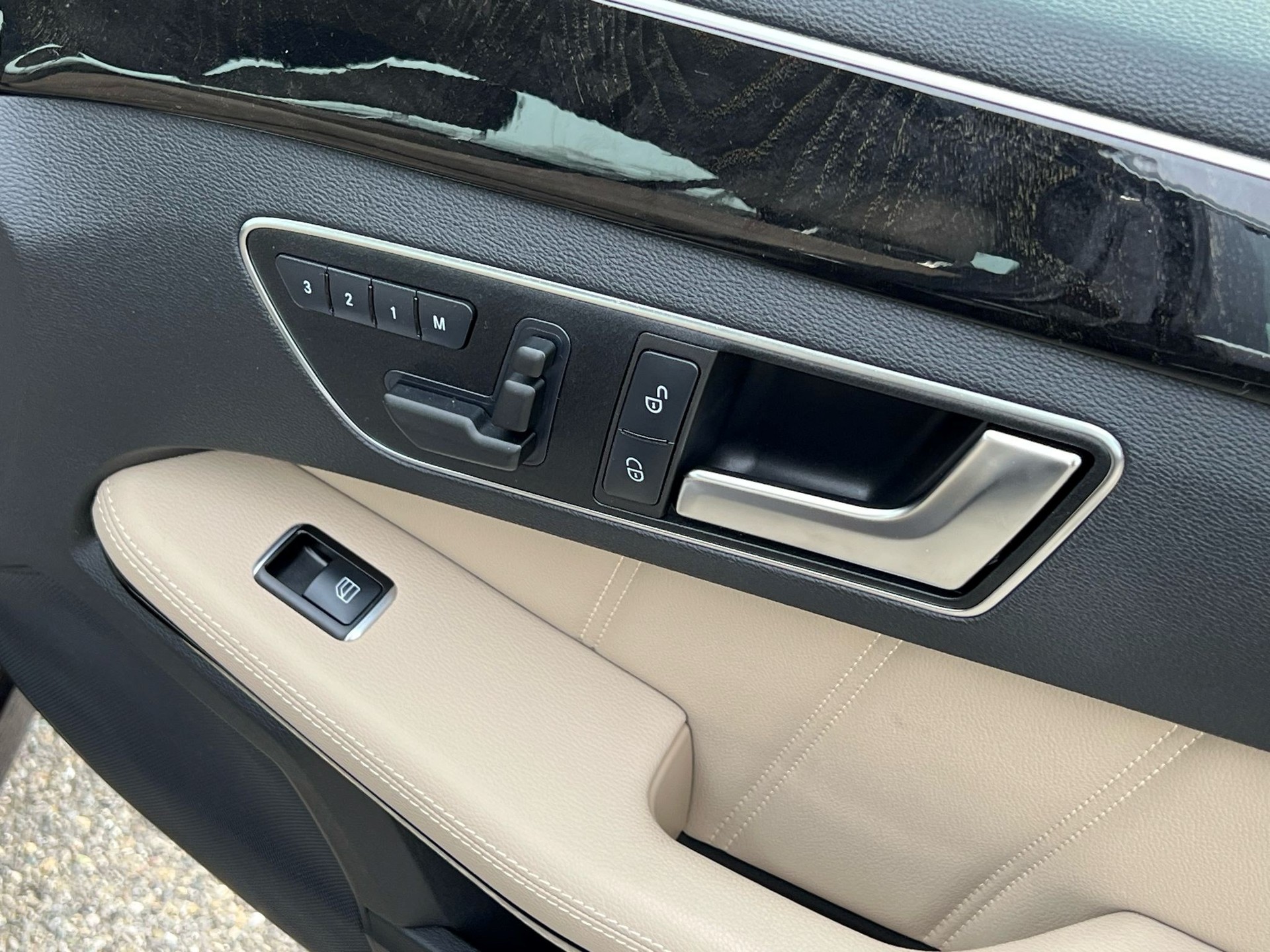 MERCEDES-BENZ E 350 CDI BlueEfficiency 4Matic 7G-Tronic-image-10