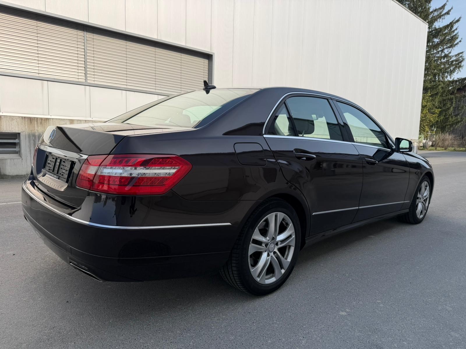 MERCEDES-BENZ E 350 CDI BlueEfficiency 4Matic 7G-Tronic-image-2