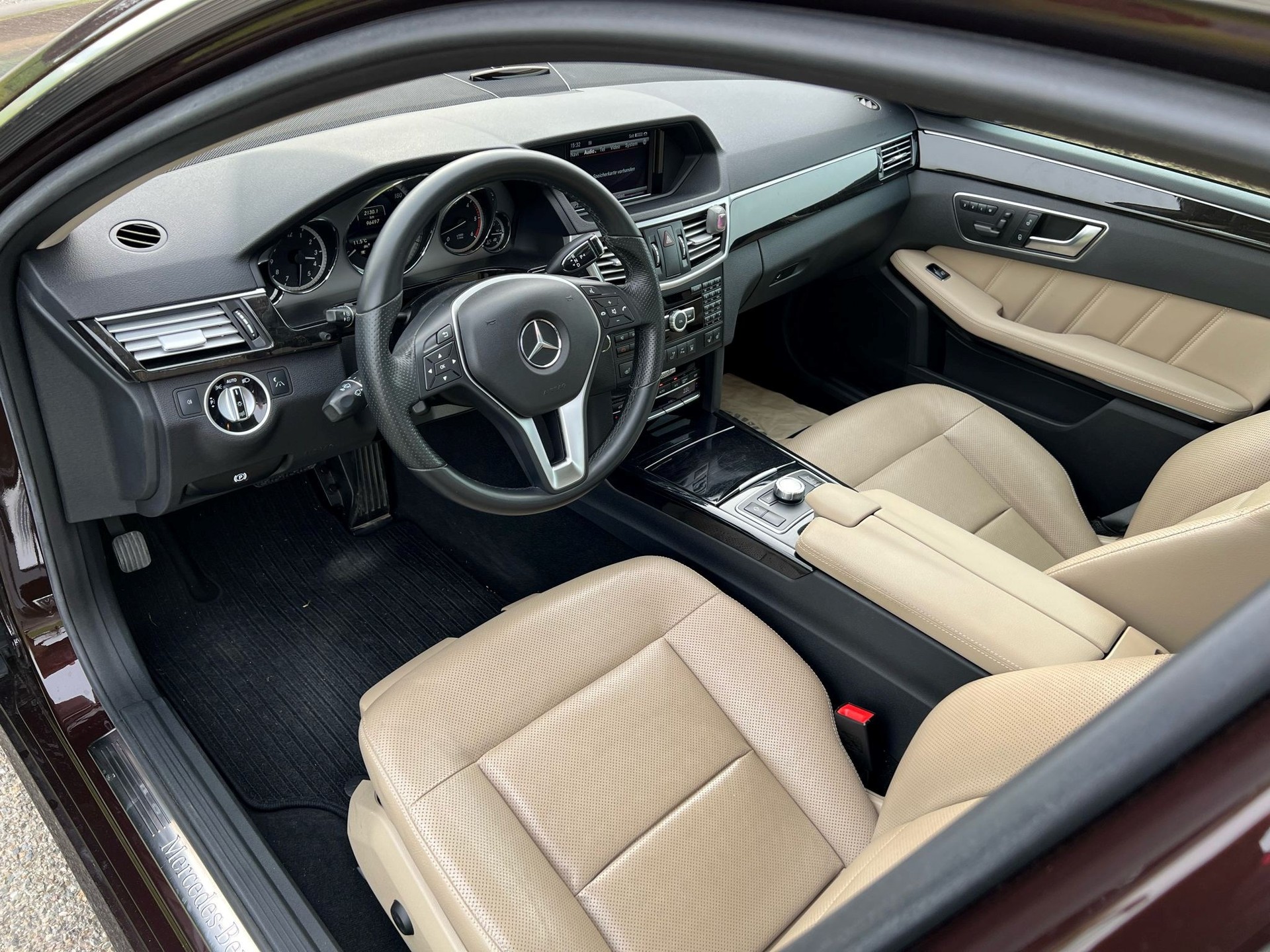 MERCEDES-BENZ E 350 CDI BlueEfficiency 4Matic 7G-Tronic-image-7