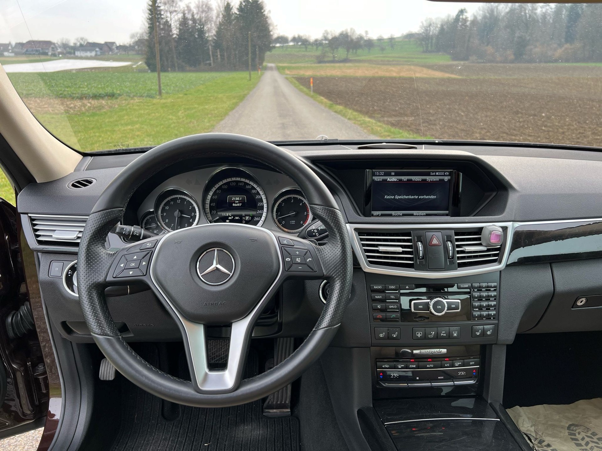 MERCEDES-BENZ E 350 CDI BlueEfficiency 4Matic 7G-Tronic-image-9
