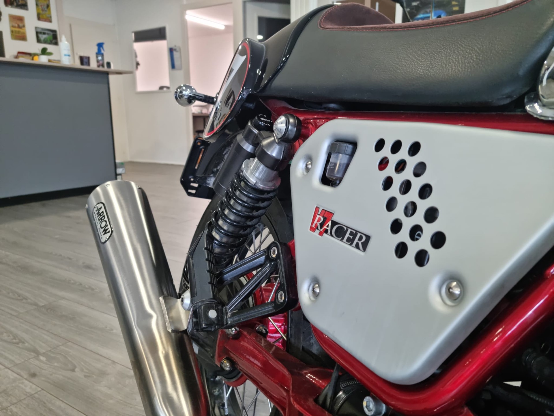 MOTO GUZZI V7 Racer 750-image-13