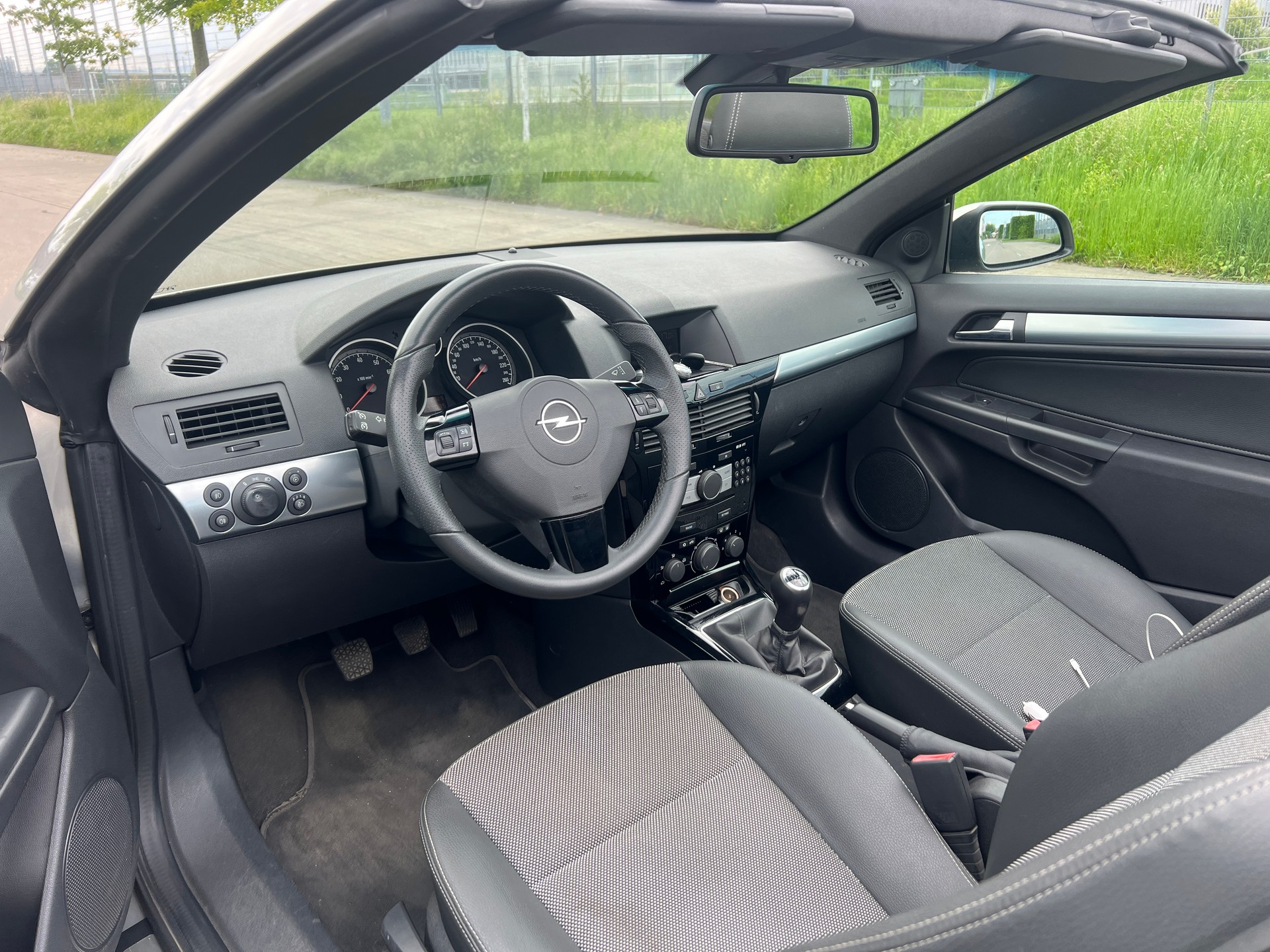 OPEL Astra TT 1.6i 16V Turbo Cosmo-image-10
