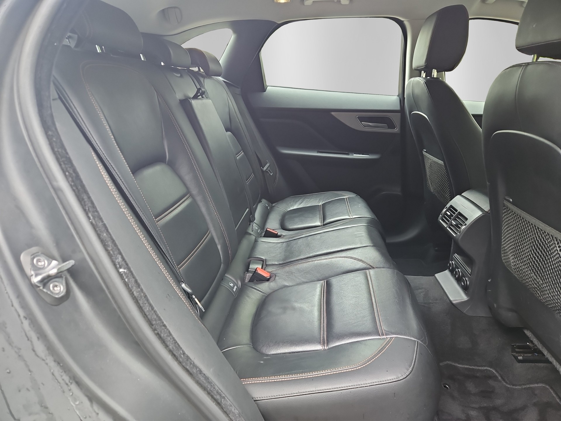 JAGUAR F-Pace 3.0 TD Prestige AWD Automatik-image-13