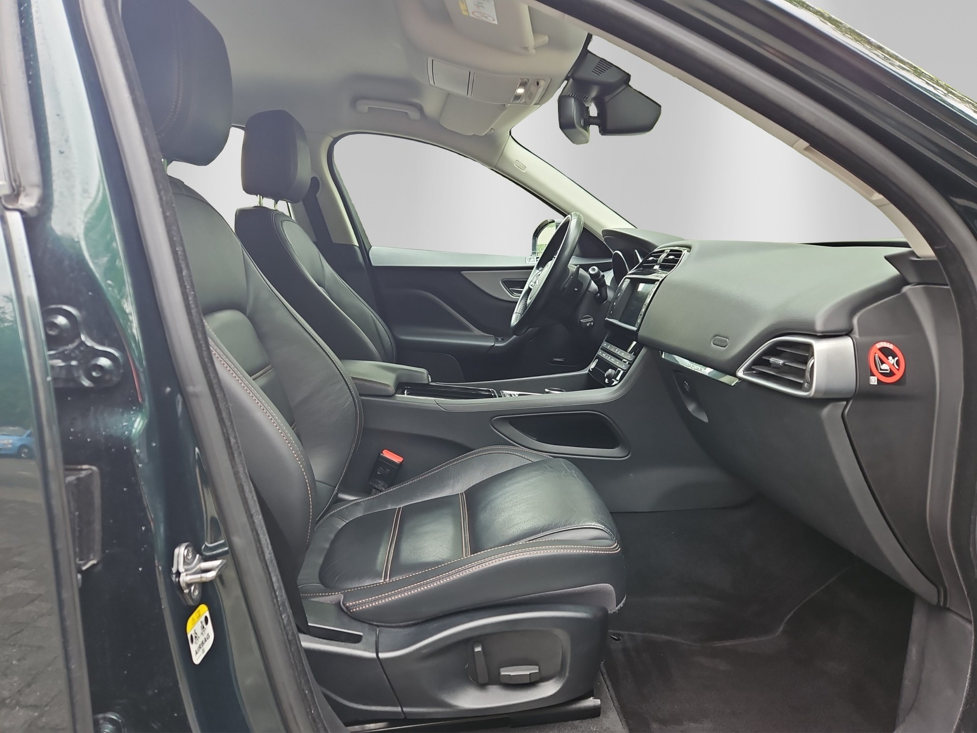 JAGUAR F-Pace 3.0 TD Prestige AWD Automatik-image-11