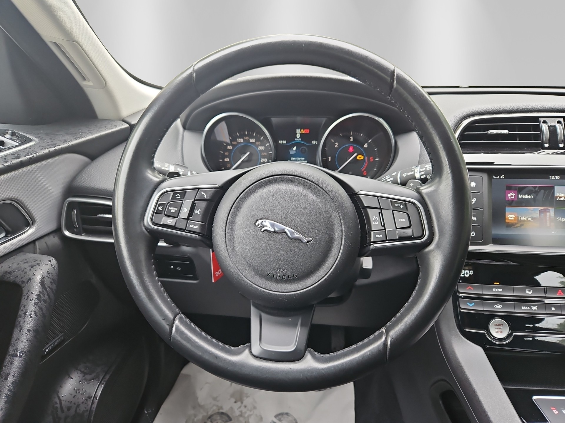 JAGUAR F-Pace 3.0 TD Prestige AWD Automatik-image-9