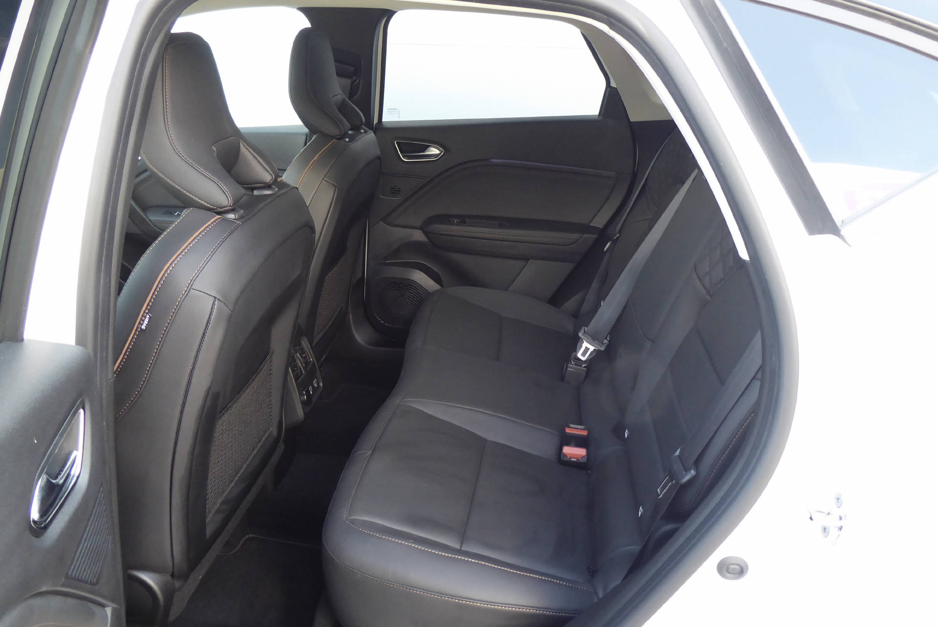 RENAULT Captur 1.6 E-Tech Initiale Paris DHT-image-6