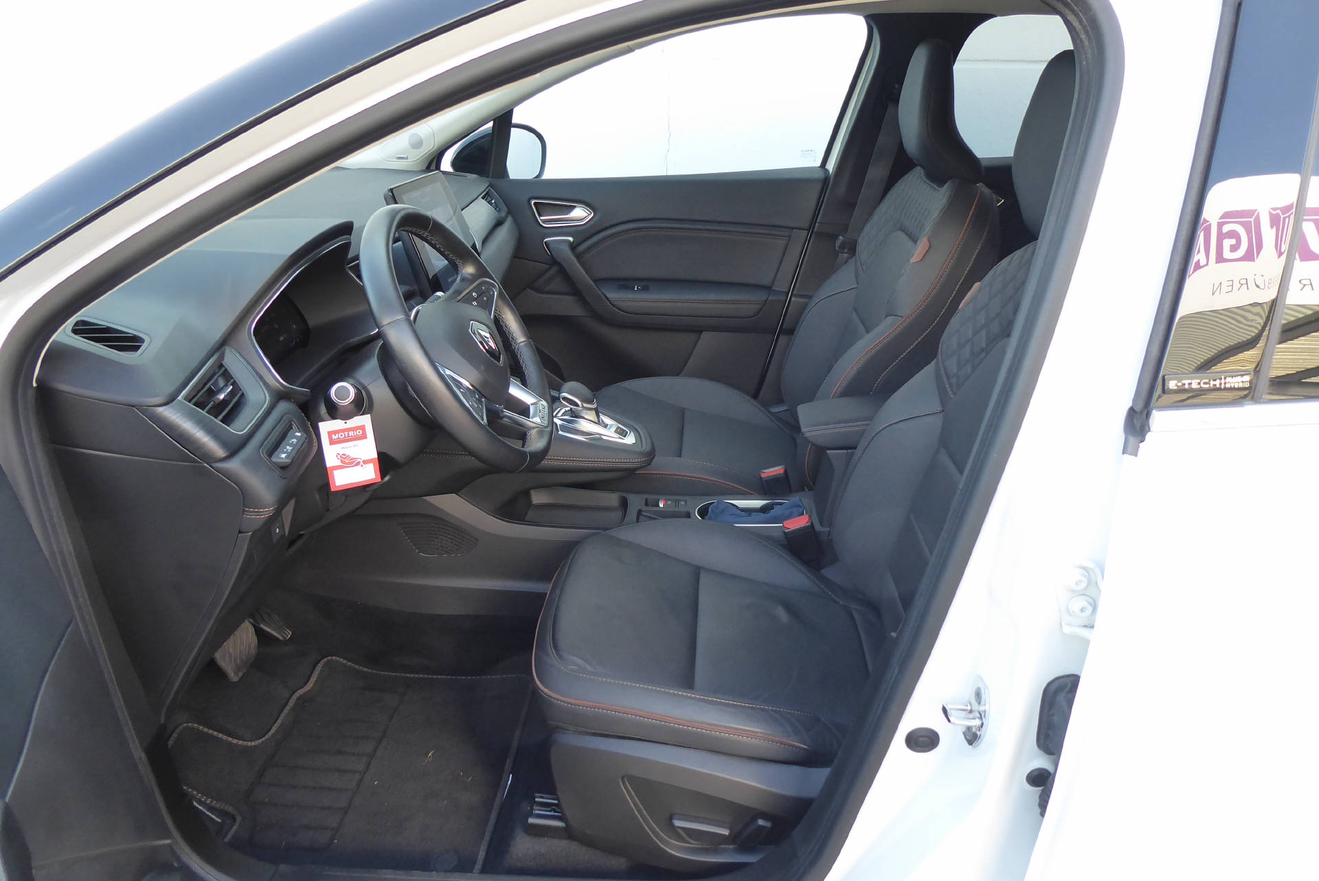 RENAULT Captur 1.6 E-Tech Initiale Paris DHT-image-5