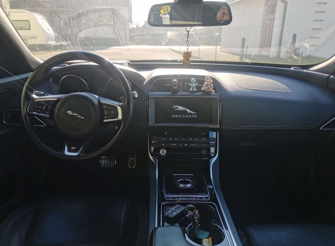 JAGUAR XE S 3.0 Automatic-image-4