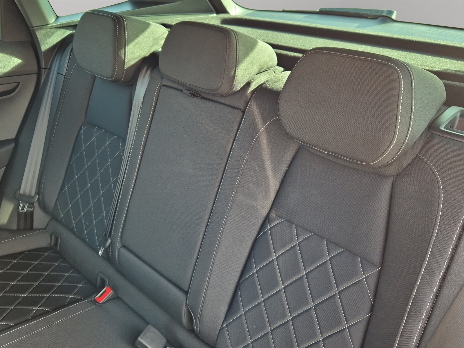 SKODA Karoq 1.5 TSI SportLine DSG-image-8