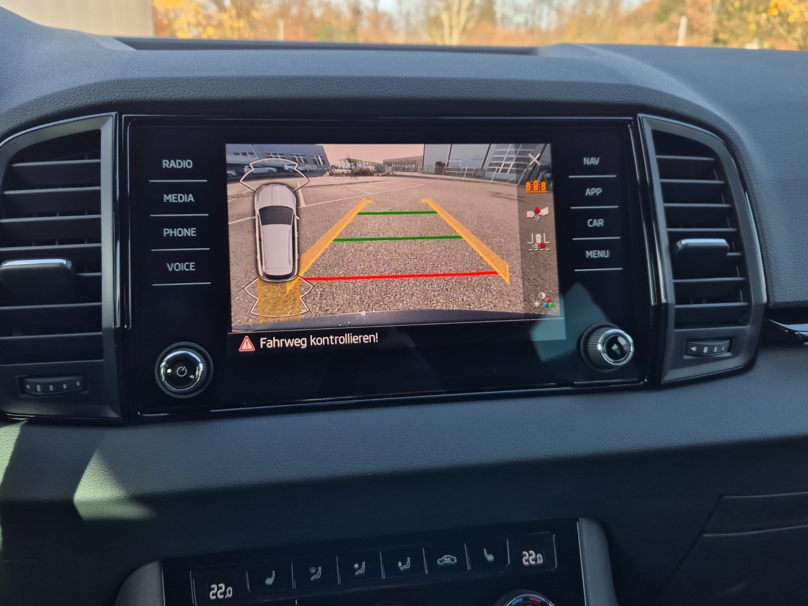 SKODA Karoq 1.5 TSI SportLine DSG-image-11