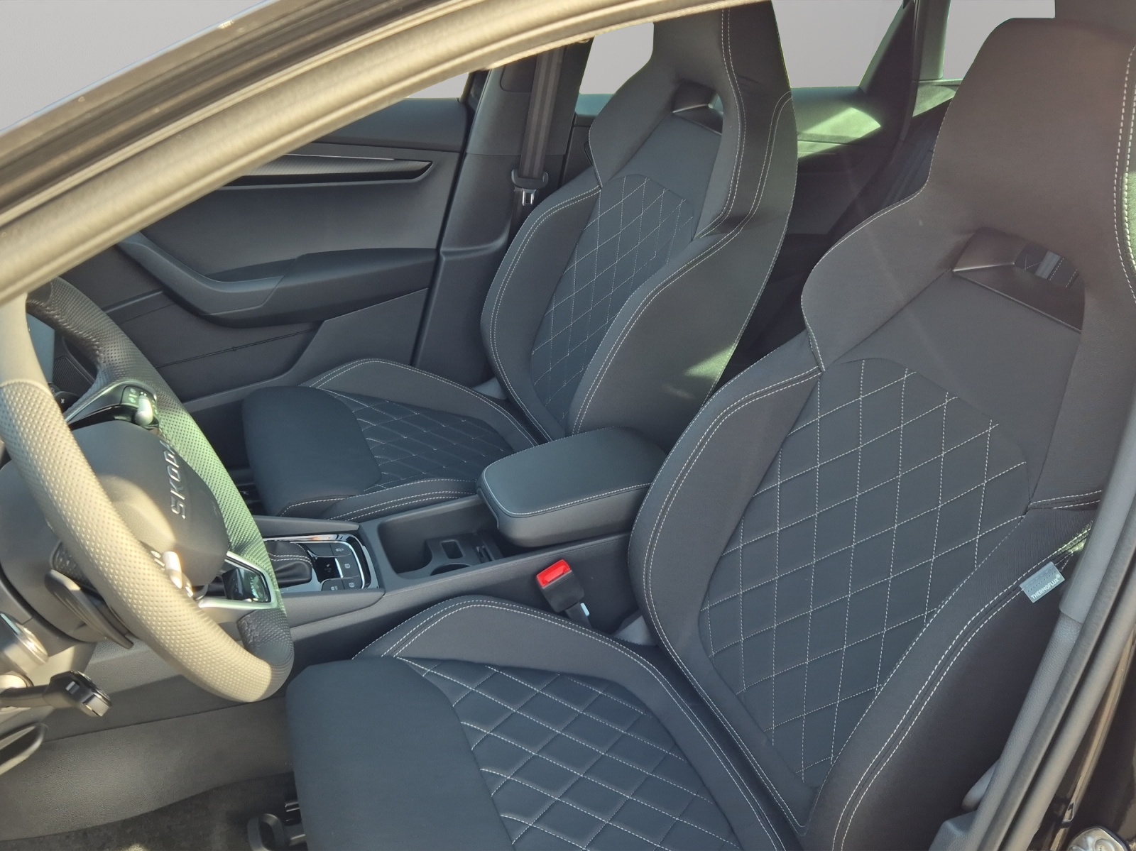 SKODA Karoq 1.5 TSI SportLine DSG-image-5