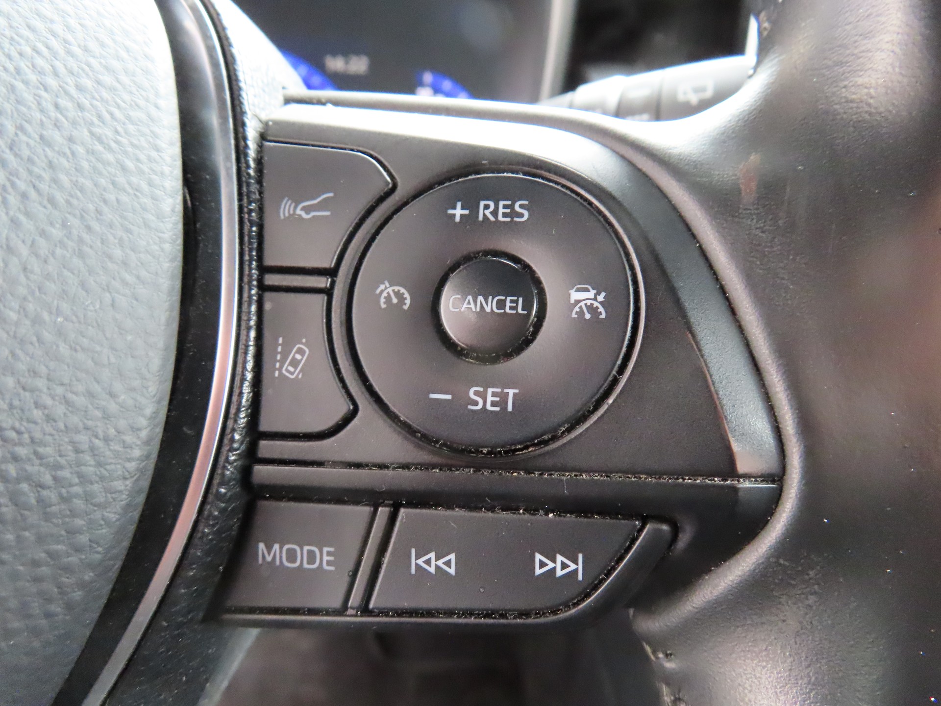 TOYOTA Corolla 1.8 HSD Comfort e-CVT-image-12
