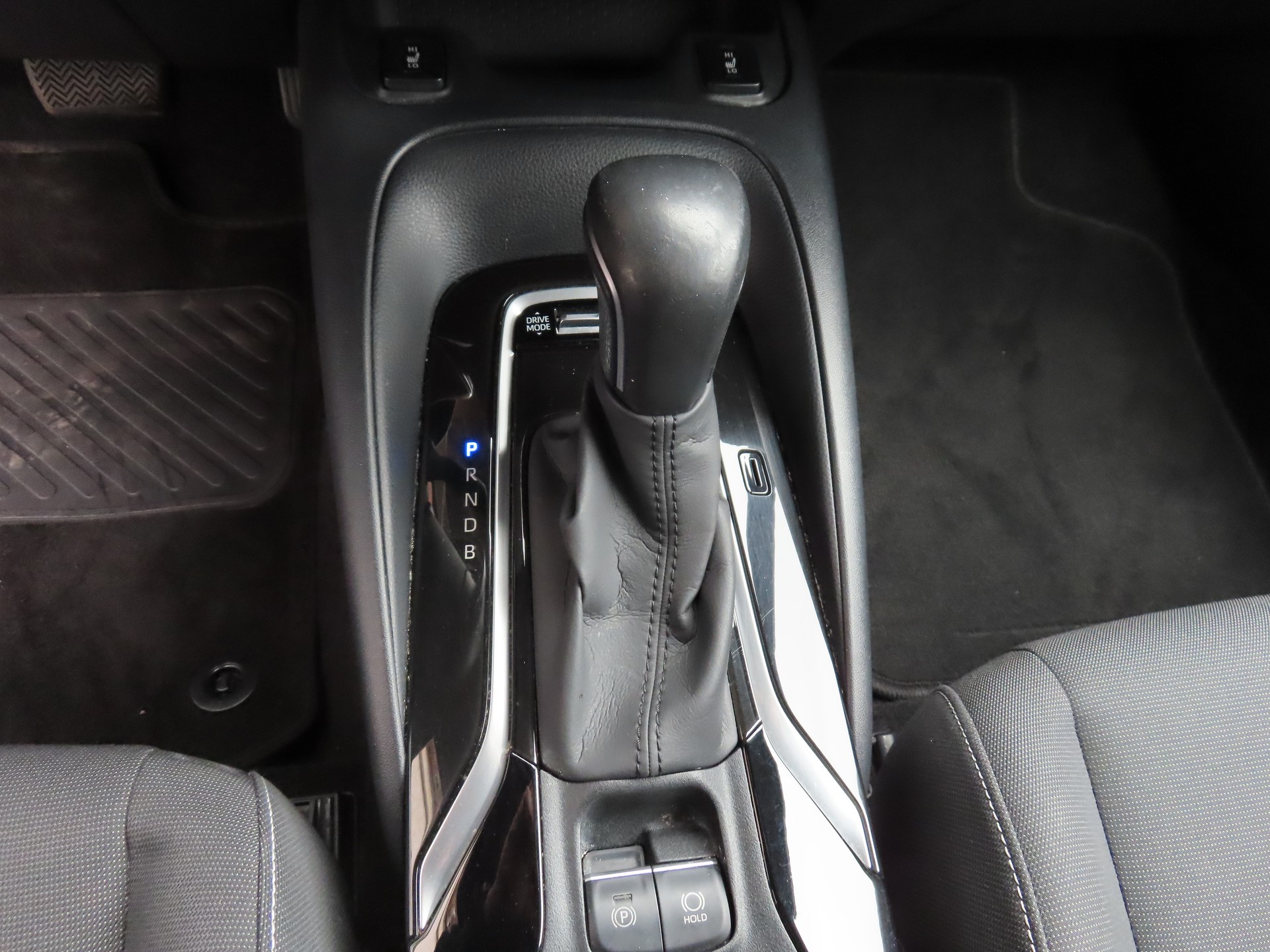 TOYOTA Corolla 1.8 HSD Comfort e-CVT-image-8
