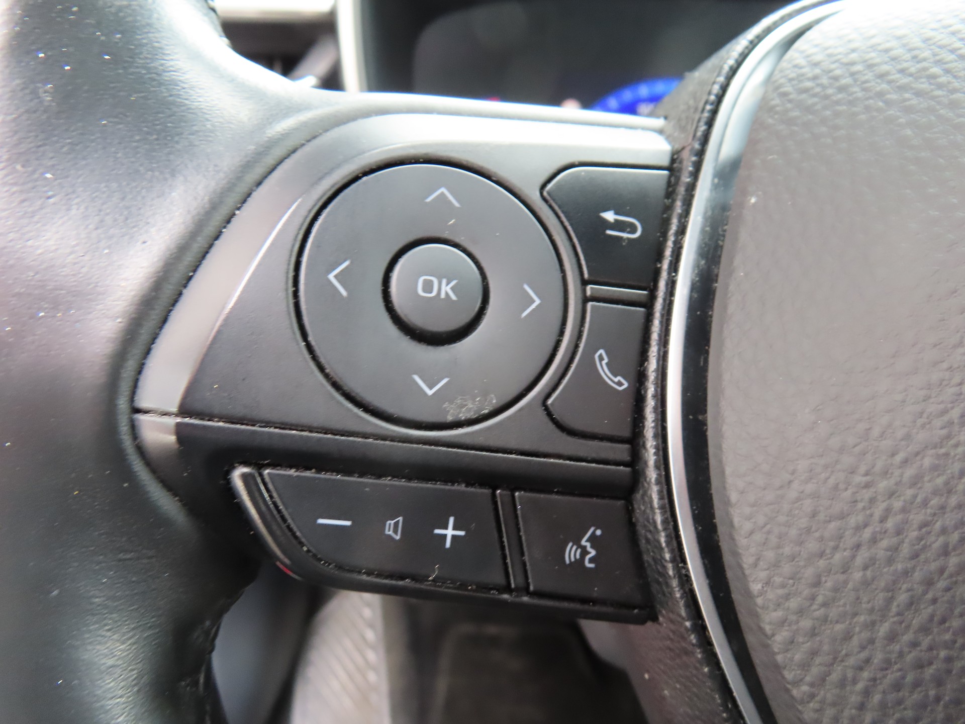 TOYOTA Corolla 1.8 HSD Comfort e-CVT-image-13