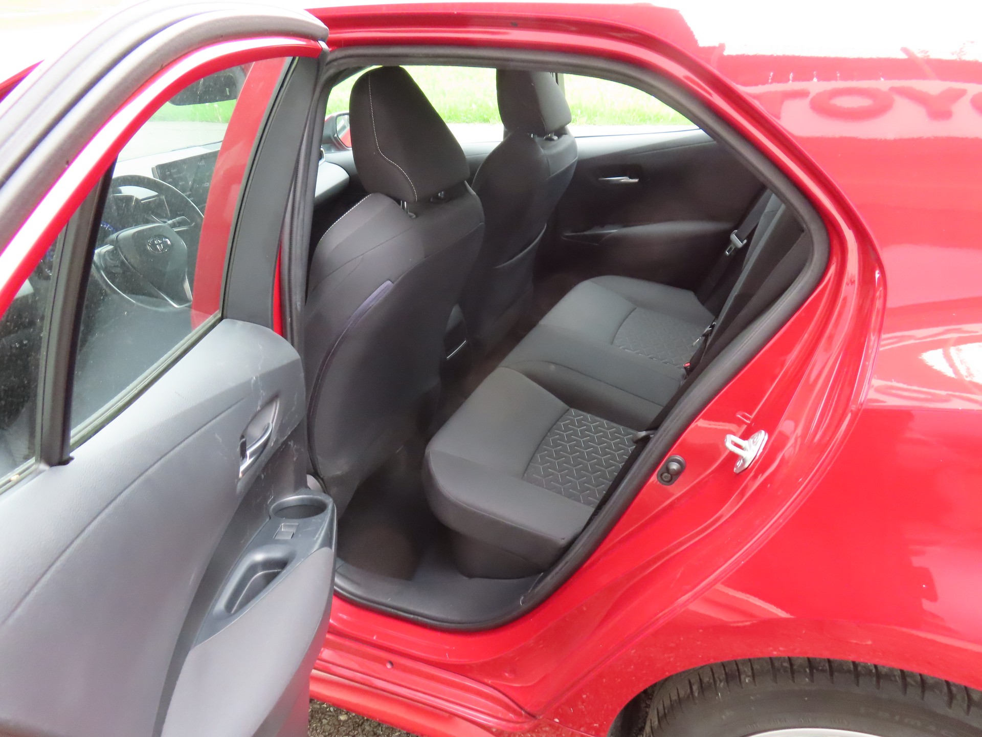 TOYOTA Corolla 1.8 HSD Comfort e-CVT-image-6