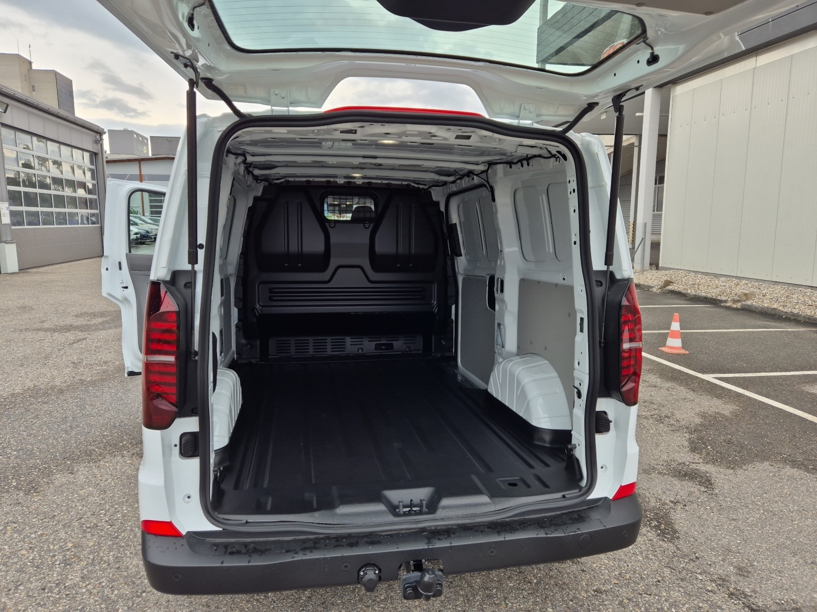 VW e-Transporter 70 kWh-image-9