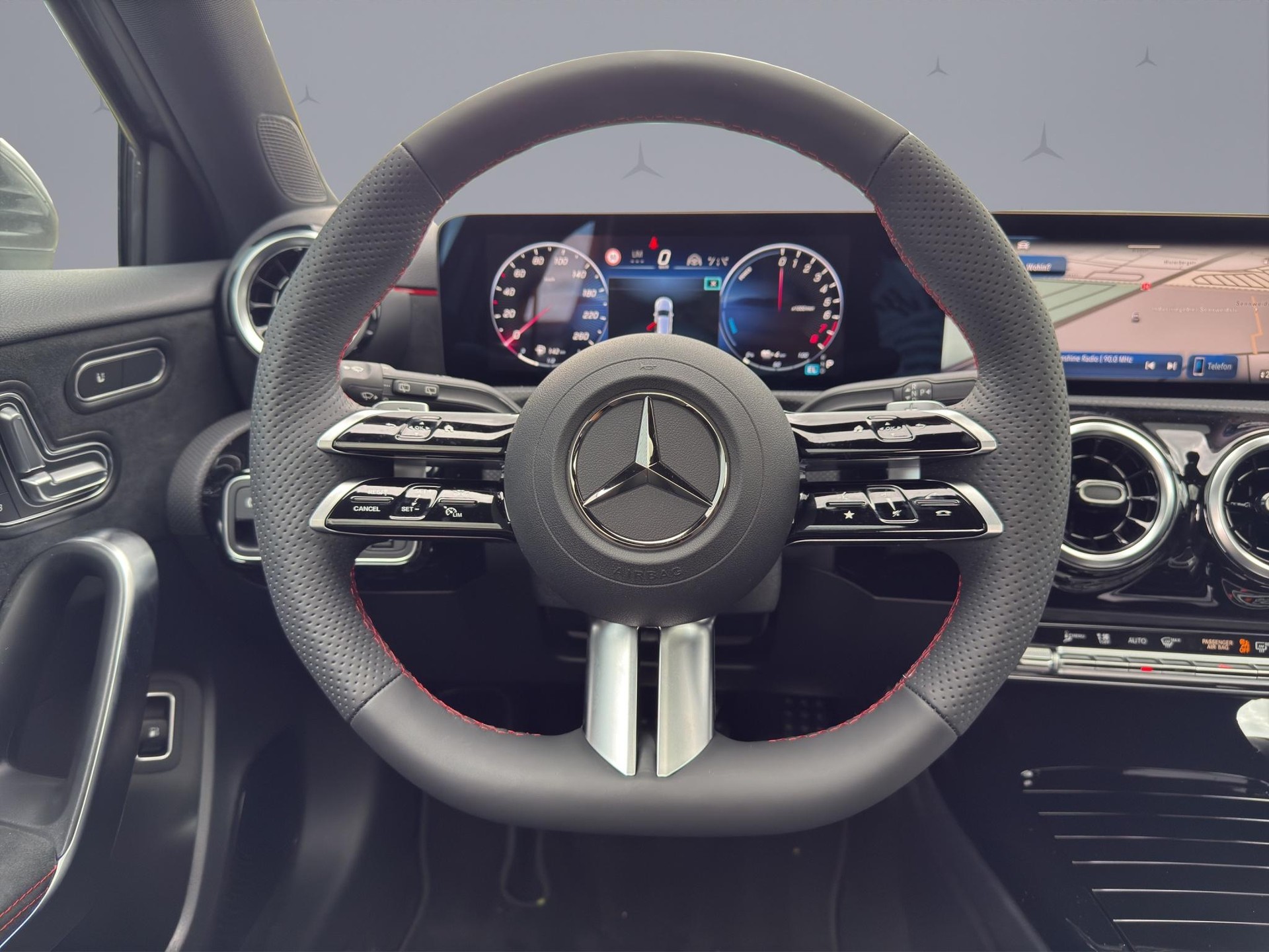 MERCEDES-BENZ A 250 e-image-10