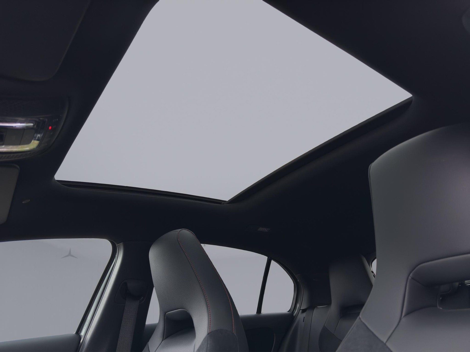 MERCEDES-BENZ A 250 e-image-15