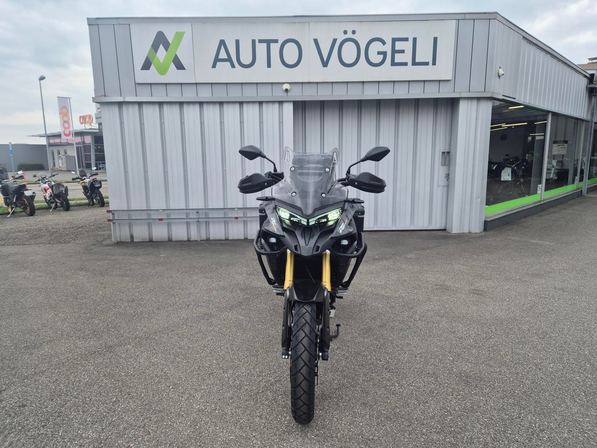 VOGE 625 DSX 35kW / 47kW Black Knight-showroom-element-2