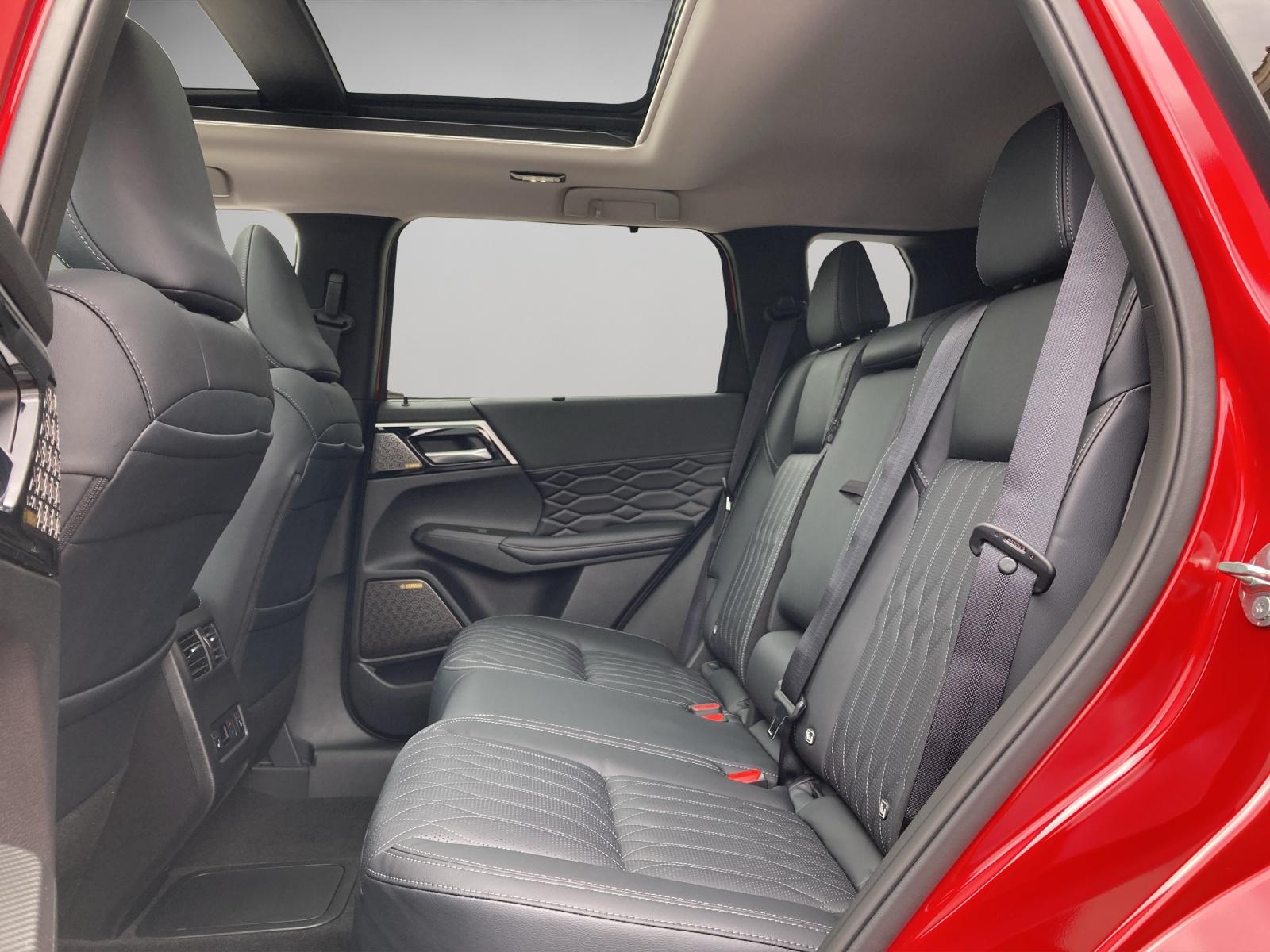 MITSUBISHI Outlander 2.4 PHEV Instyle 4x4-image-9
