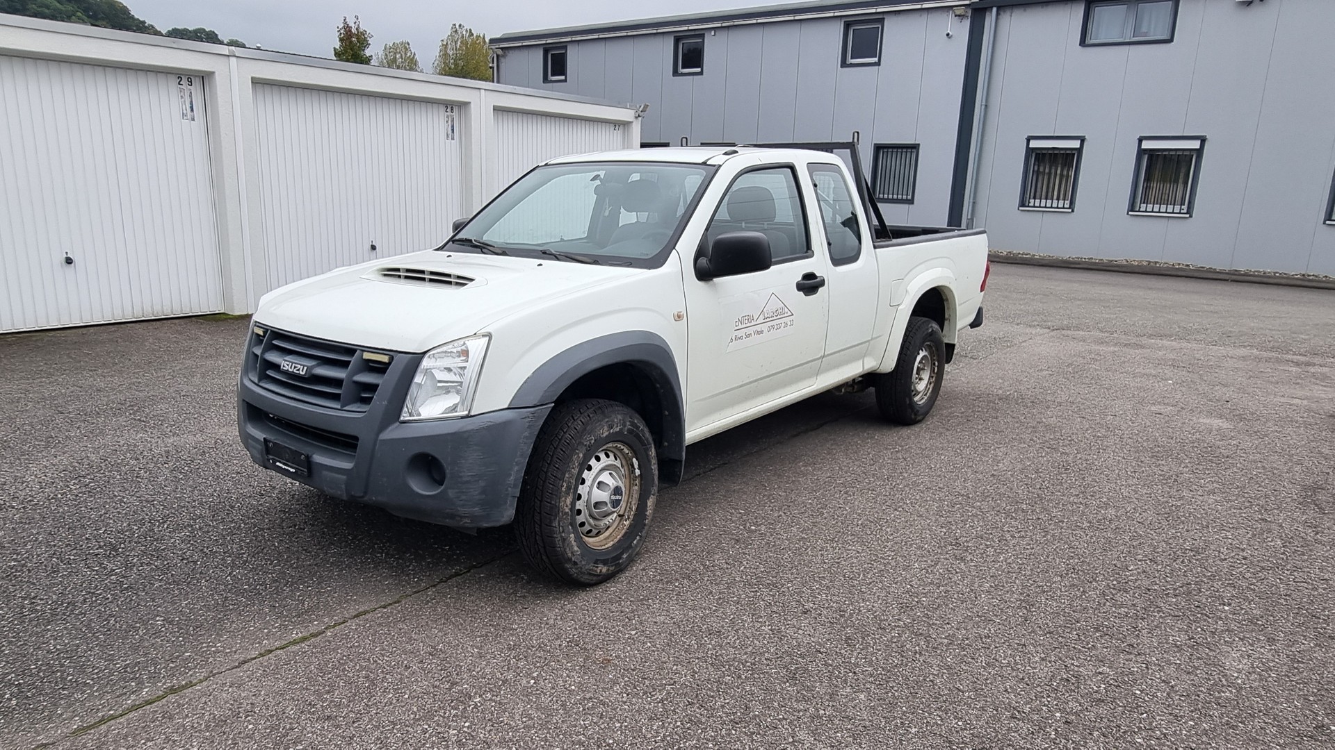 ISUZU D-MAX SpaceCab LS 2.5 4x4-image-2