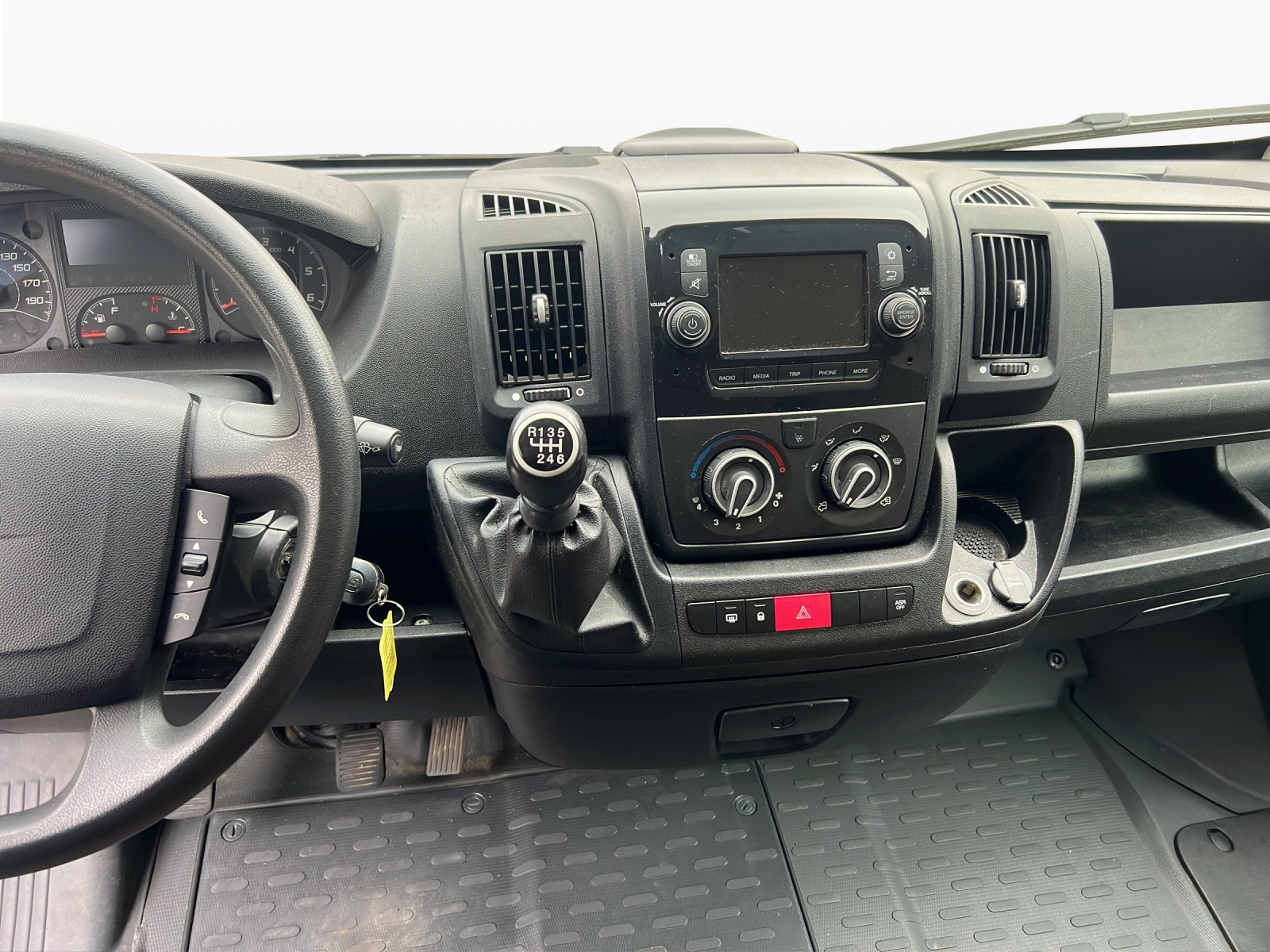 CITROEN Jumper 33 2.2 BlueHDi 140 Club L2H2-image-11