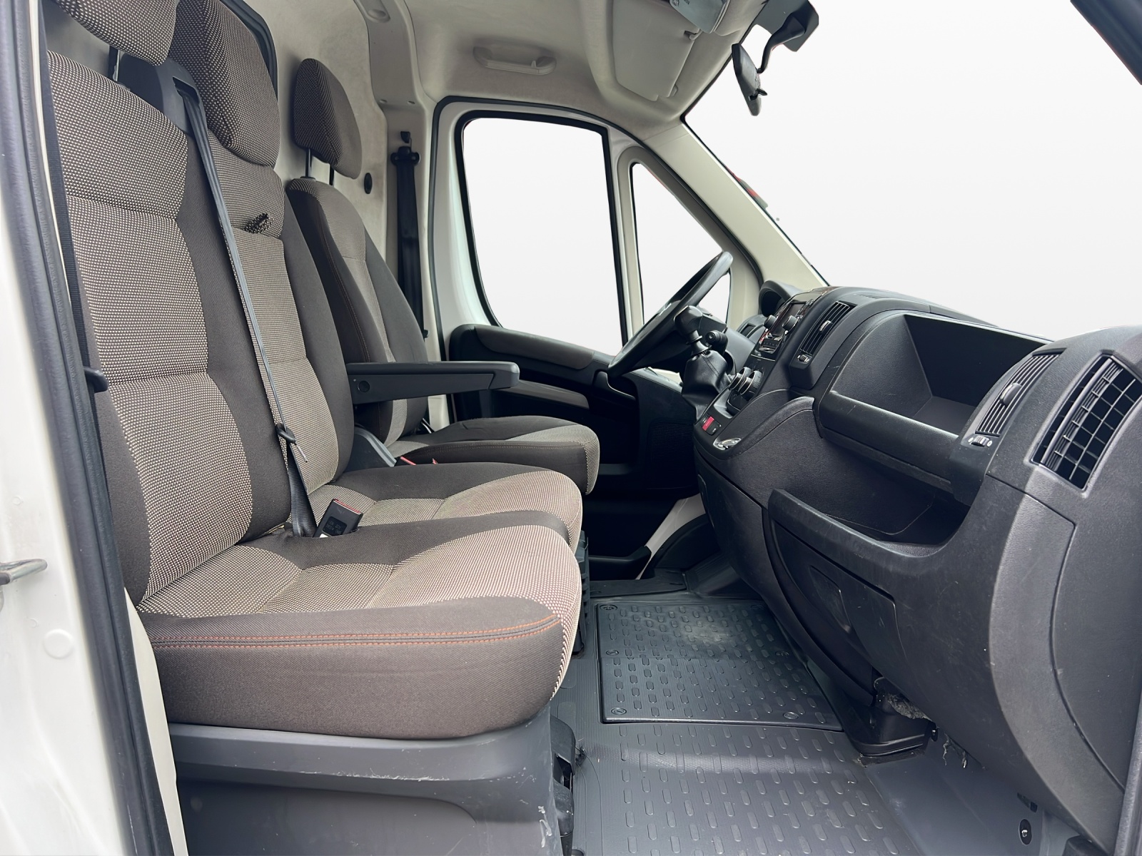 CITROEN Jumper 33 2.2 BlueHDi 140 Club L2H2-image-12