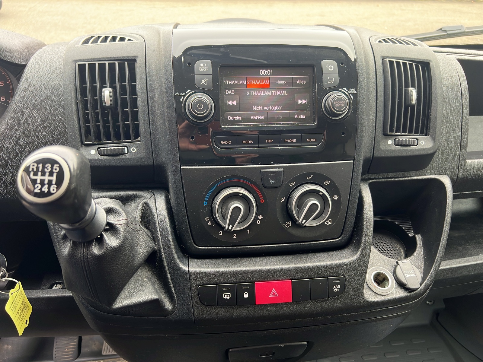 CITROEN Jumper 33 2.2 BlueHDi 140 Club L2H2-image-21
