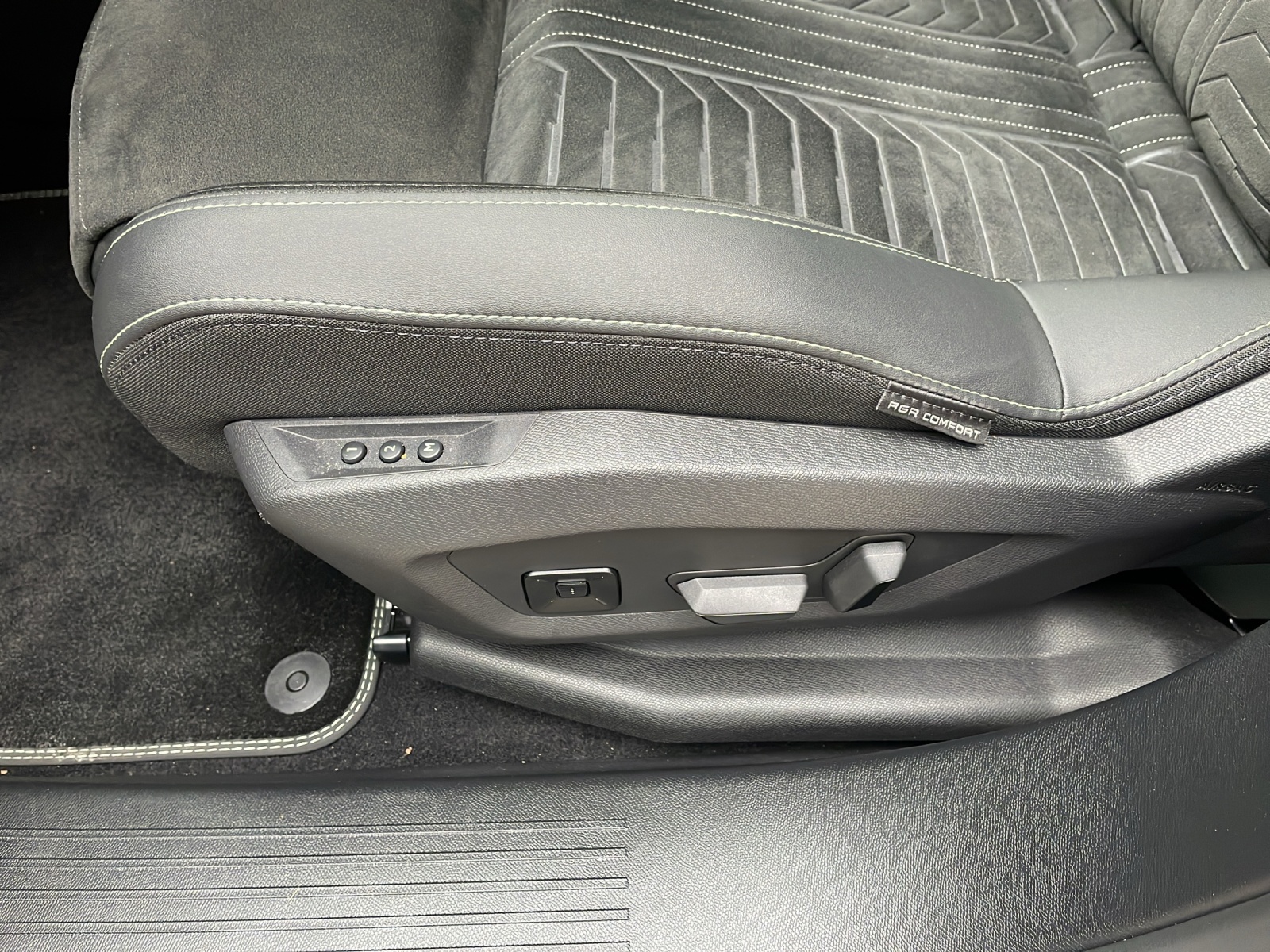 PEUGEOT 5008 145 e-DCS6 GT-image-10