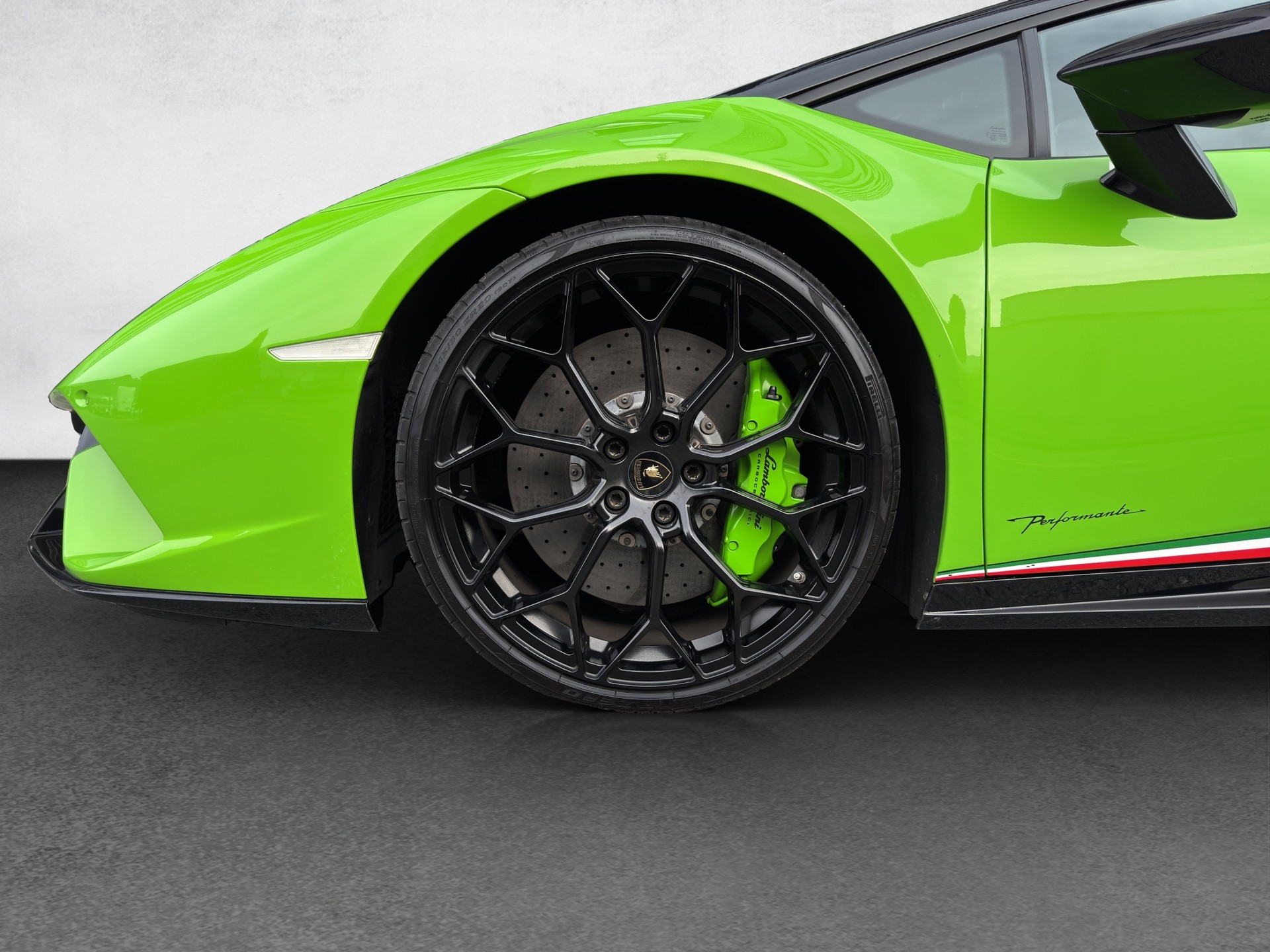 LAMBORGHINI Huracan LP640-4 Spyder Performante DCT-image-13