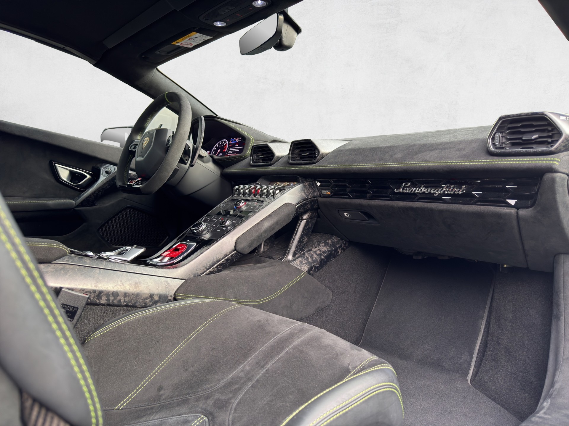 LAMBORGHINI Huracan LP640-4 Spyder Performante DCT-image-12