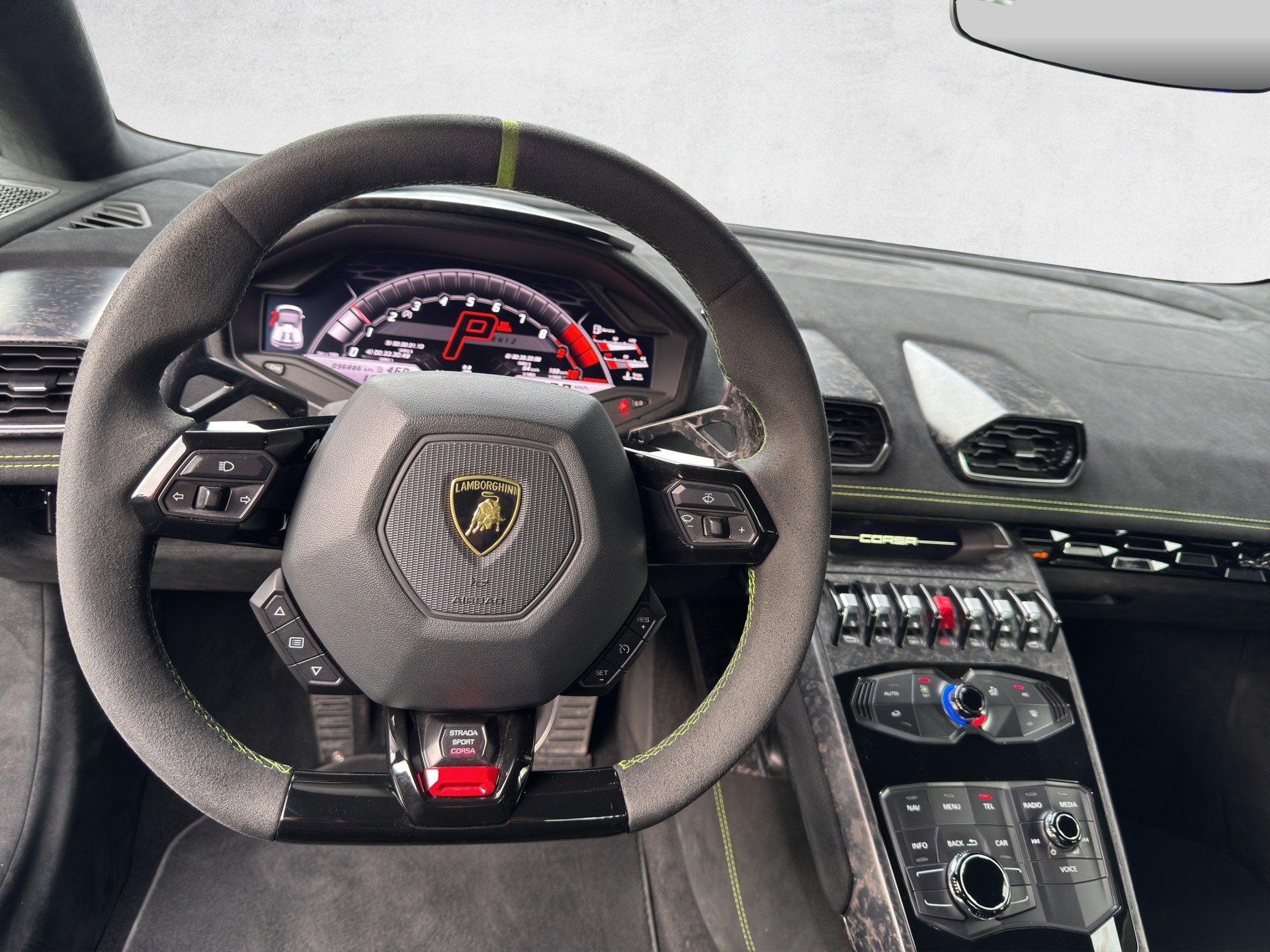 LAMBORGHINI Huracan LP640-4 Spyder Performante DCT-image-9