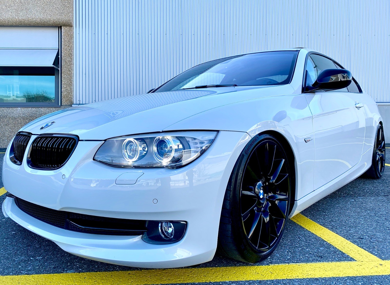 BMW 320d Coupé-showroom-element-3