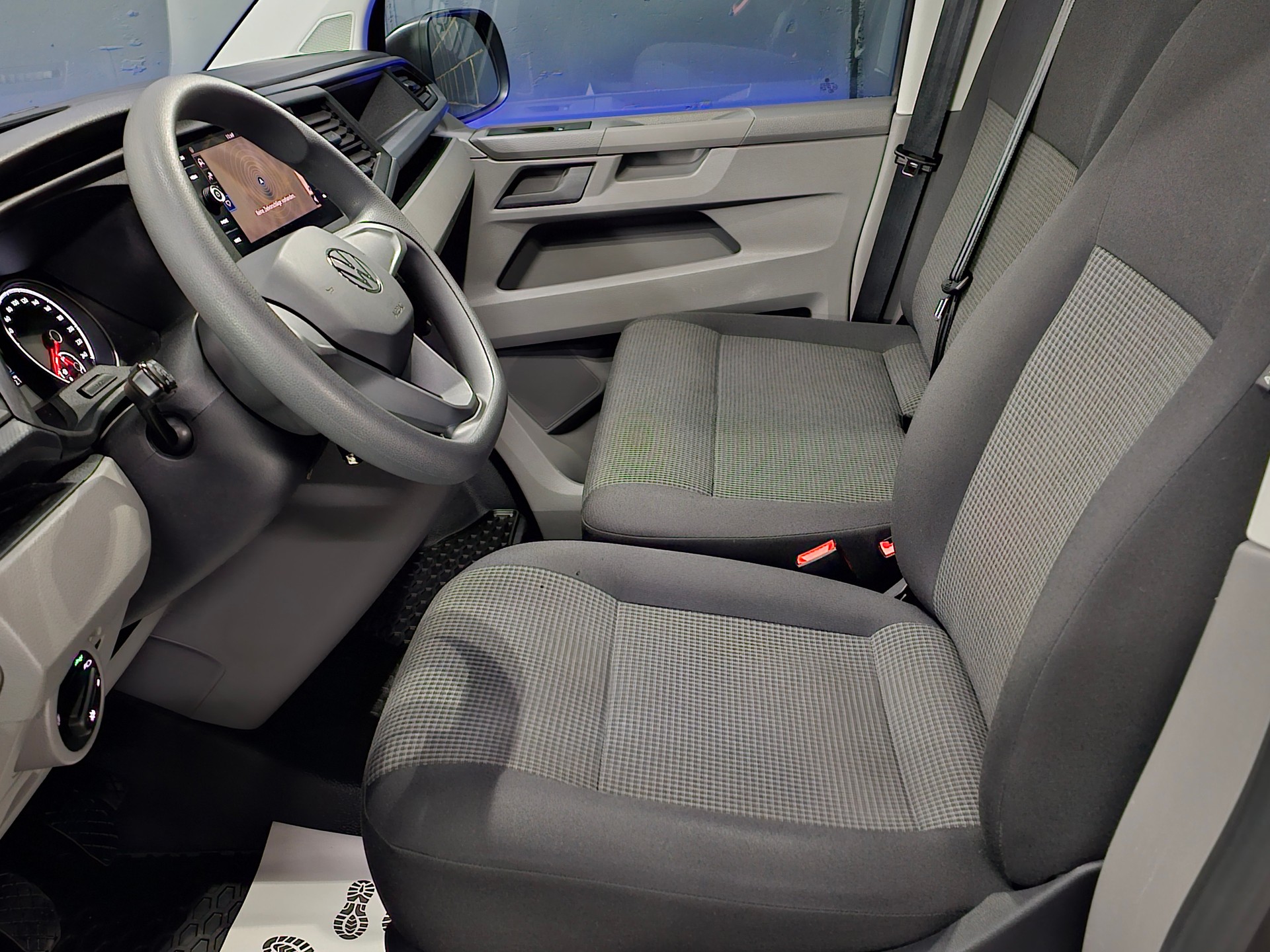 VW T6.1 2.0 TDI Entry, Lang, 3 Sitzplätze-image-10