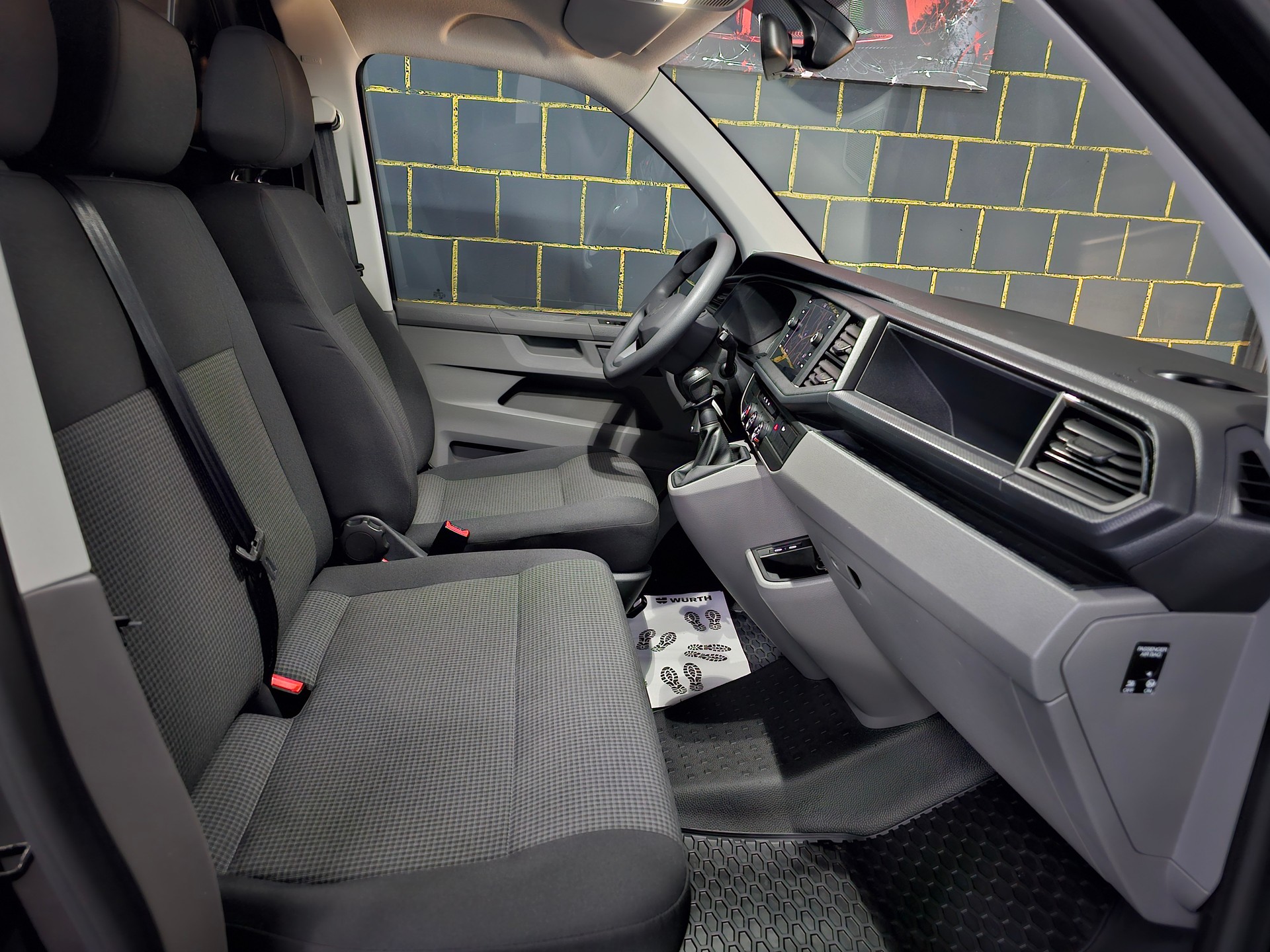 VW T6.1 2.0 TDI Entry, Lang, 3 Sitzplätze-image-9