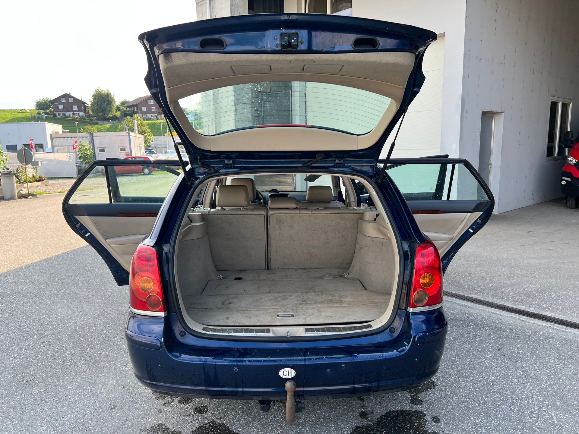 TOYOTA Avensis 2.2D-4 D CleanPower Linea Sol Sportswagon-image-12