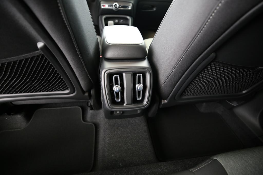 VOLVO XC40 2.0 B3 MH XCITE-image-11