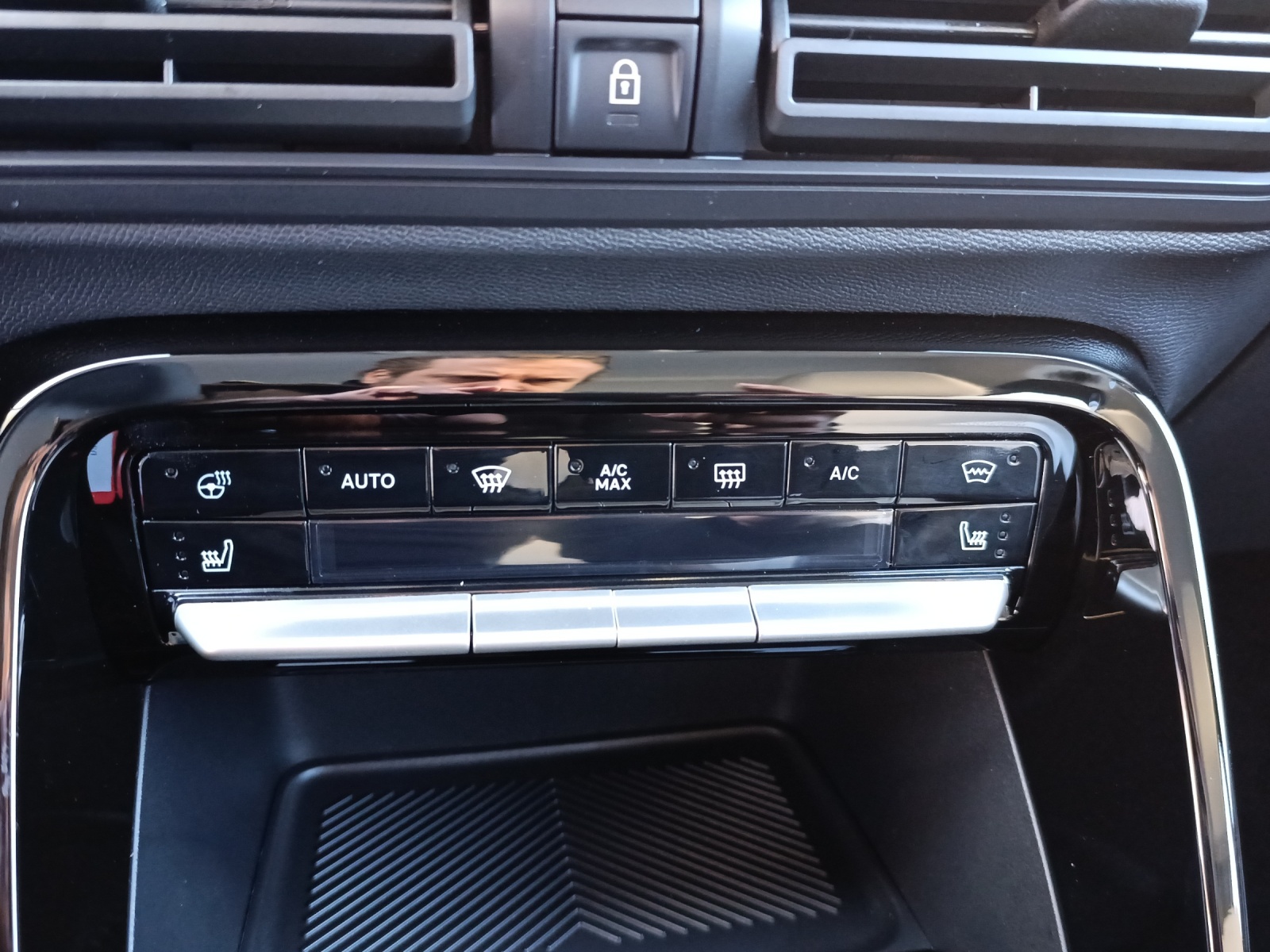CITROEN e-C3 44kWh Plus-image-8