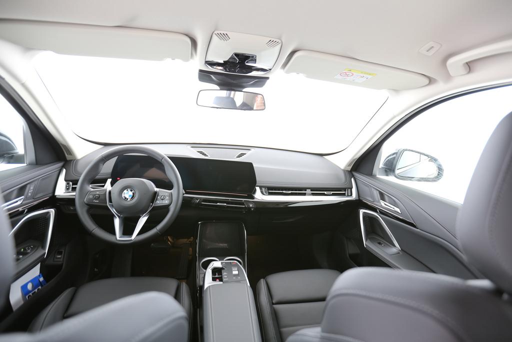 BMW X1 23i xDrive-image-2