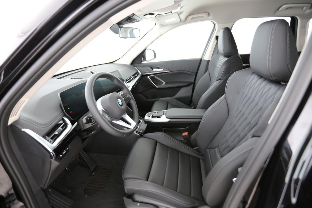 BMW X1 23i xDrive-showroom-element-1