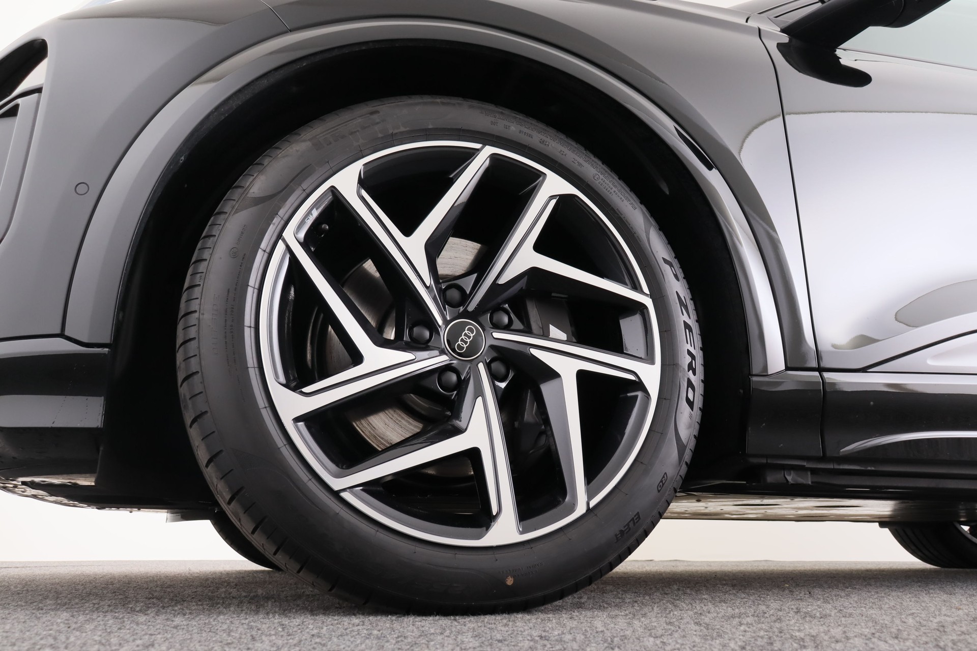 AUDI SQ6 e-tron quattro-image-7