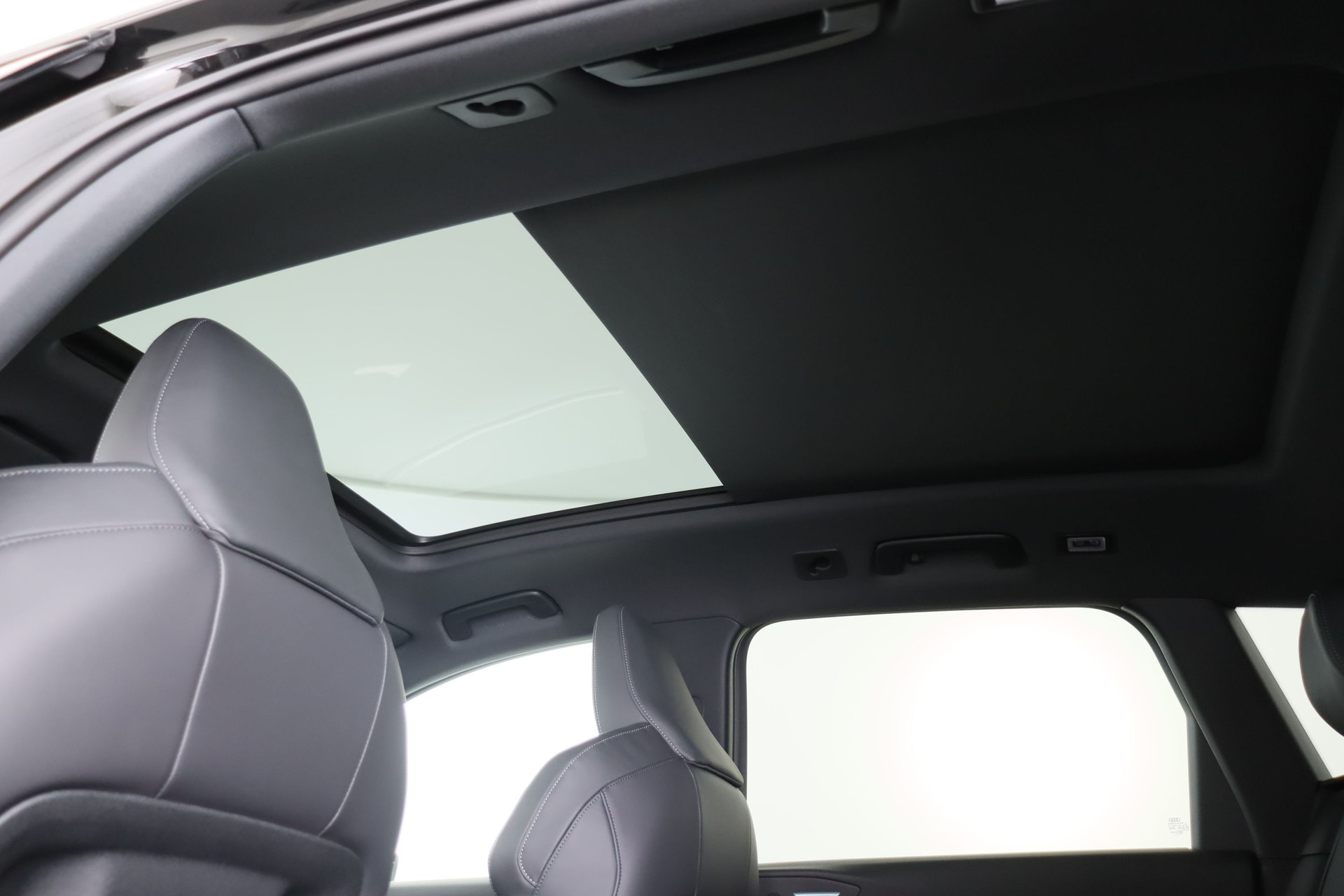 AUDI SQ6 e-tron quattro-image-12