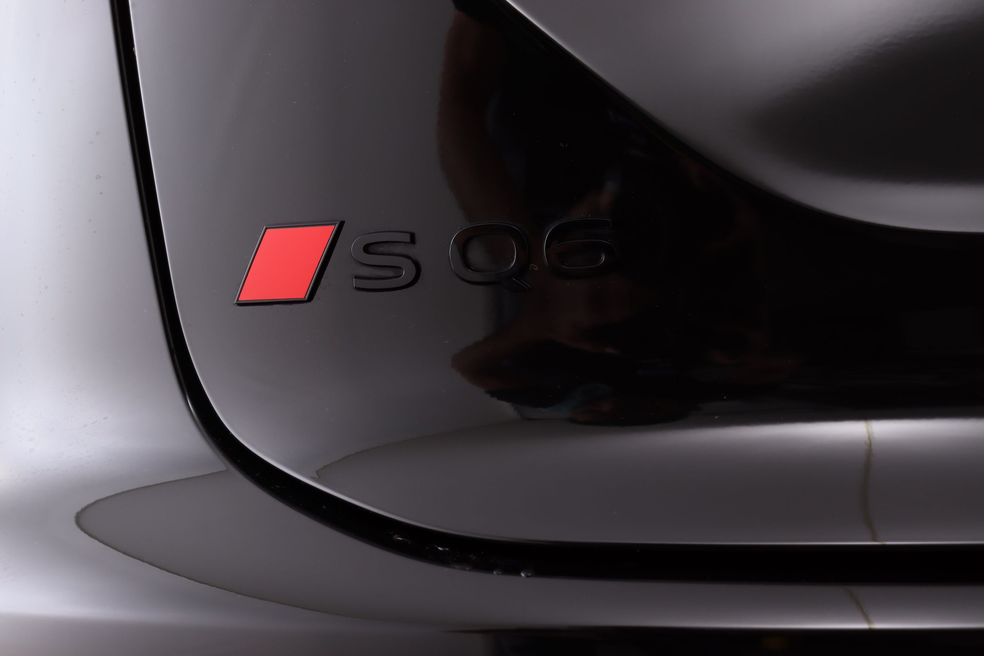 AUDI SQ6 e-tron quattro-image-9