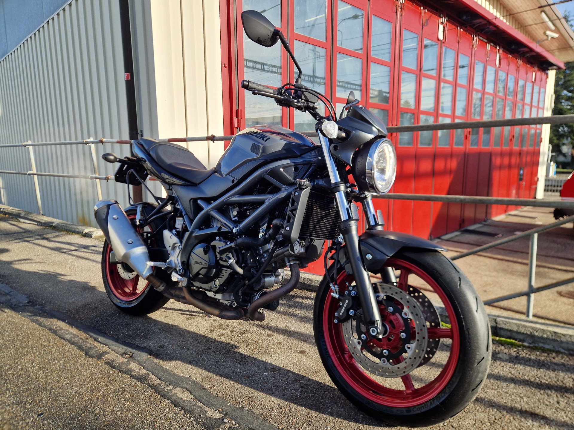 SUZUKI SV 650 Custom (35kW)-showroom-element-1