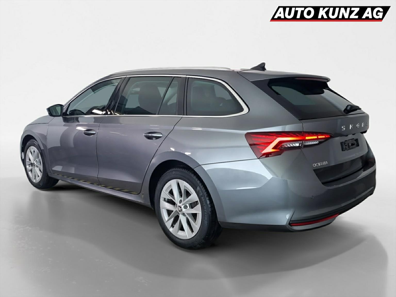 SKODA Octavia Combi 1.5 TSI mHEV DSG Selection-image-1